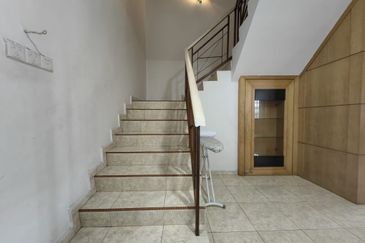 Freehold Corner 2 storey terrace house fully furnished