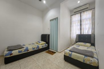 Freehold Corner 2 storey terrace house fully furnished
