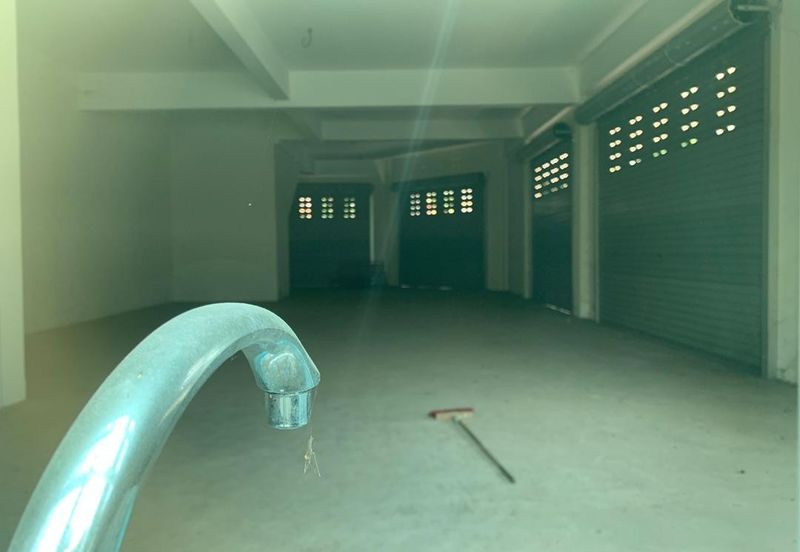 Main Road Ground Floor Shop Taman Perindustrian Krubong