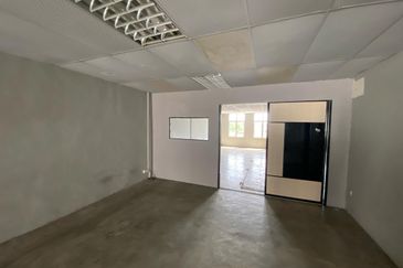 Road Frontage 1st Floor Office Taman Limbongan Indah, Jalan Kristal 1