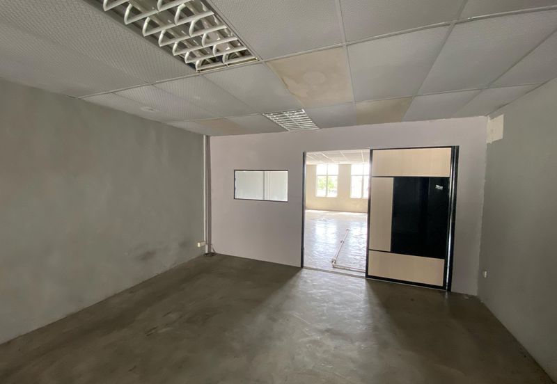 Road Frontage 1st Floor Office Taman Limbongan Indah, Jalan Kristal 1