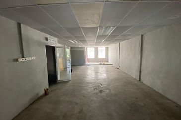 Road Frontage 1st Floor Office Taman Limbongan Indah, Jalan Kristal 1