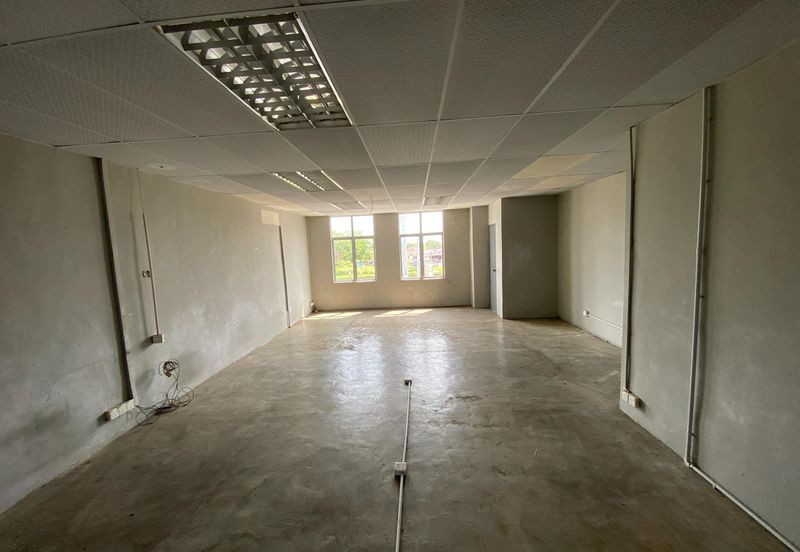 Road Frontage 1st Floor Office Taman Limbongan Indah, Jalan Kristal 1