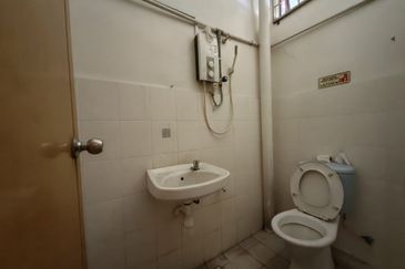 2 storey Shop Office Taman IKS Merdeka Batu Berendam