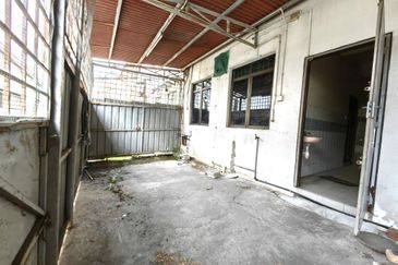 2 storey Shop Office Taman IKS Merdeka Batu Berendam