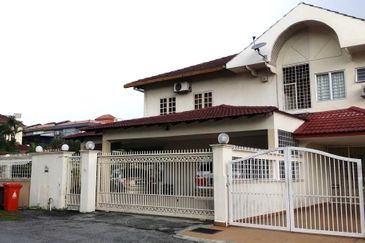 Corner 2 Storey Terrace House Taman Megah Mas, Petaling Jaya