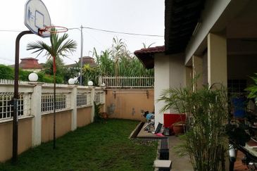 Corner 2 Storey Terrace House Taman Megah Mas, Petaling Jaya