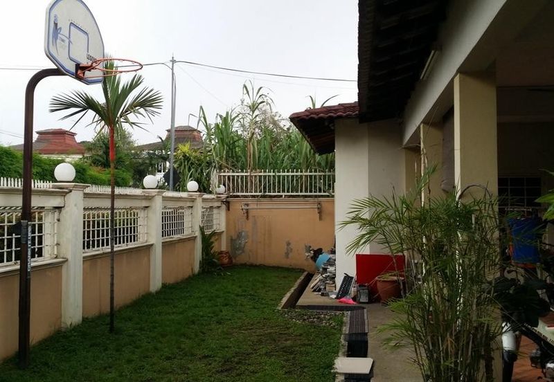 Corner 2 Storey Terrace House Taman Megah Mas, Petaling Jaya