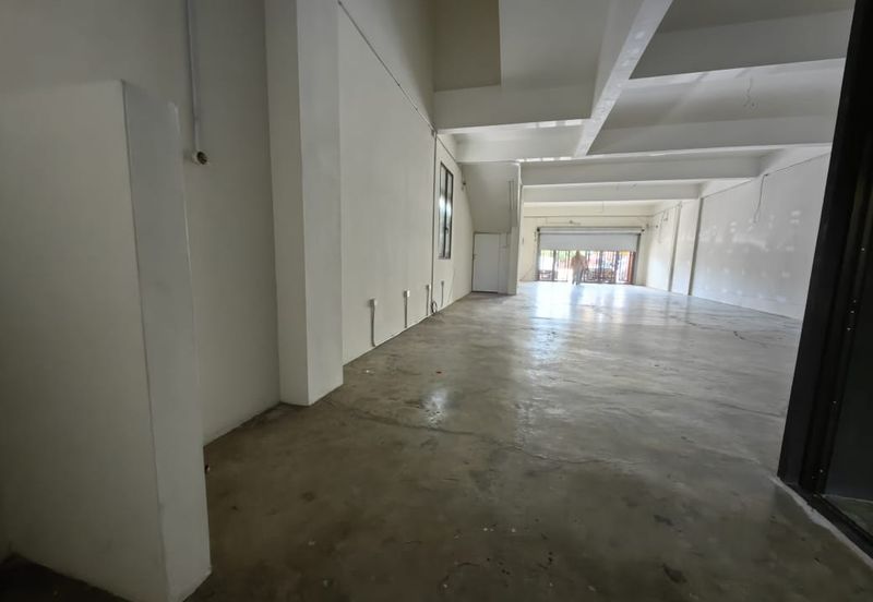 Ground Floor Shop Road Frontage Jln Laksamana Cheng Ho, City