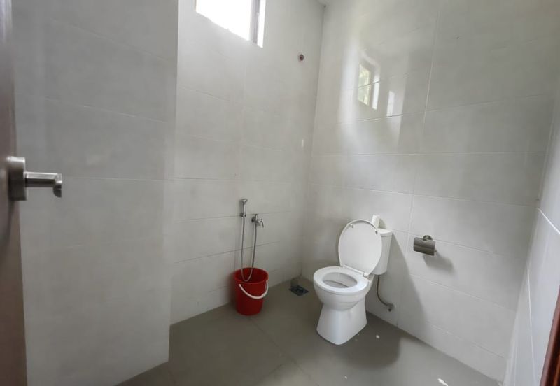 Ground Floor Shop Road Frontage Jln Laksamana Cheng Ho, City