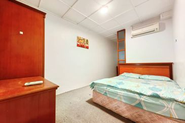 Kondo Ruby (Golden Showers)