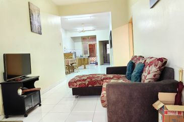 Kondo Ruby (Golden Showers)