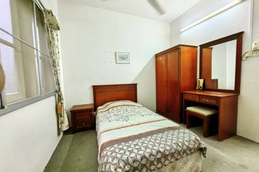 Kondo Ruby (Golden Showers)