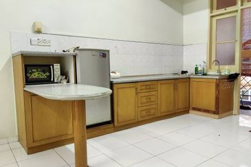 Kondo Ruby (Golden Showers)