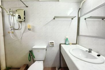 Kondo Ruby (Golden Showers)