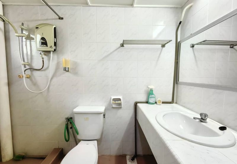 Kondo Ruby (Golden Showers)