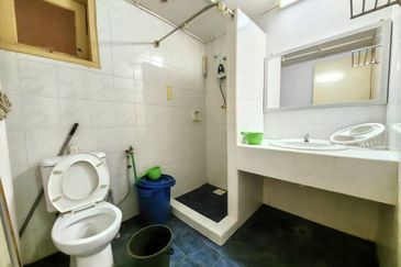 Kondo Ruby (Golden Showers)