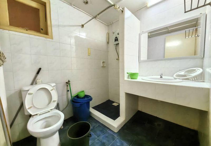 Kondo Ruby (Golden Showers)