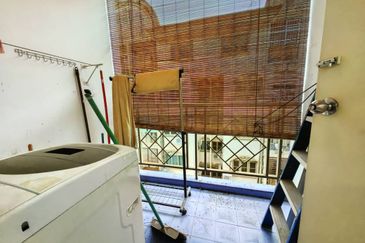 Kondo Ruby (Golden Showers)