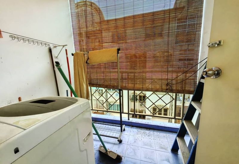 Kondo Ruby (Golden Showers)