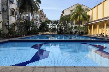 Kondo Ruby (Golden Showers)