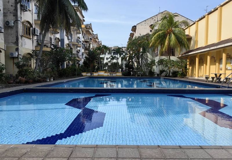 Kondo Ruby (Golden Showers)