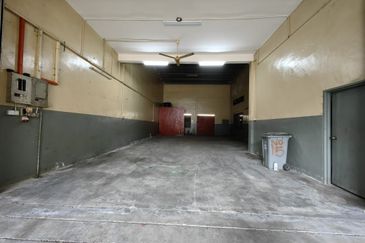 1 1/2 storey semi detached factory Taman Perindustrian Merdeka, Batu Berendam