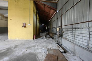 1 1/2 storey semi detached factory Taman Perindustrian Merdeka, Batu Berendam
