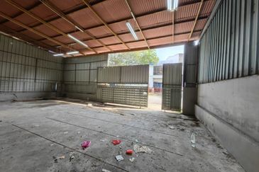 1 1/2 storey semi detached factory Taman Perindustrian Merdeka, Batu Berendam