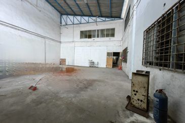 1 1/2 storey semi detached factory taman merdeka, batu berendam