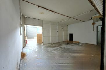 1 1/2 storey semi detached factory taman merdeka, batu berendam