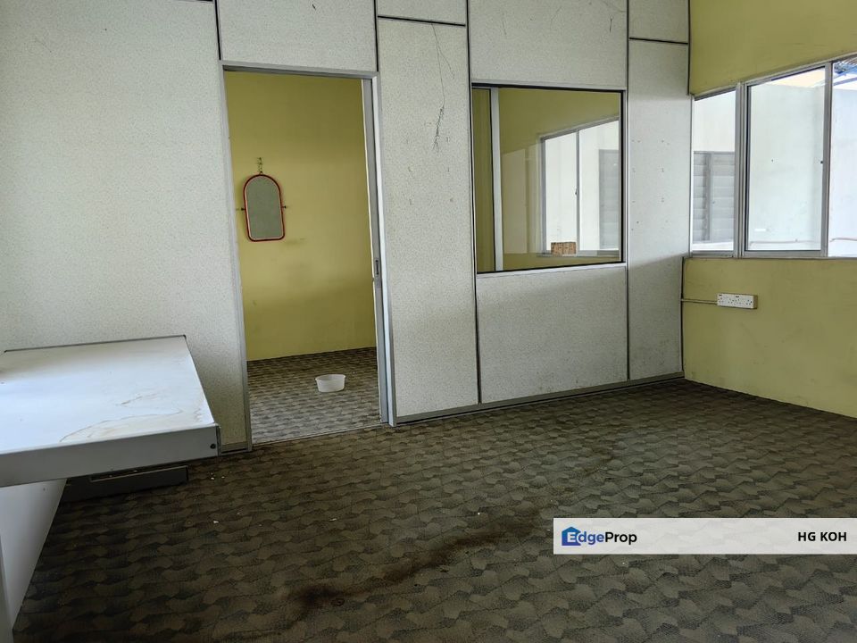 1 1/2 storey semi detached factory taman merdeka, batu berendam, Melaka, Batu Berendam