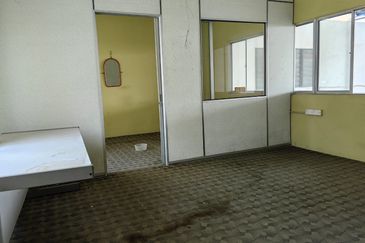 1 1/2 storey semi detached factory taman merdeka, batu berendam