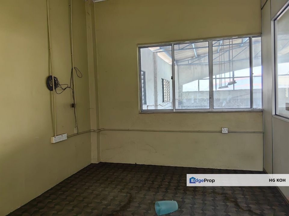 1 1/2 storey semi detached factory taman merdeka, batu berendam, Melaka, Batu Berendam