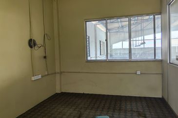 1 1/2 storey semi detached factory taman merdeka, batu berendam