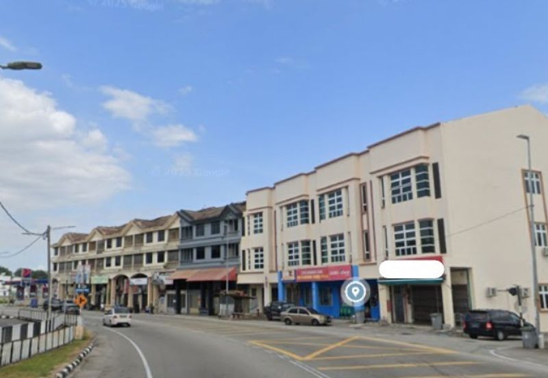 Road Frontage Ground Floor Shop (End Lot) Semabok
