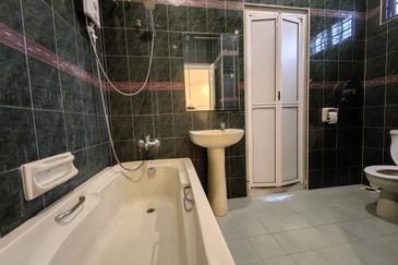 Fully furnished 1 storey bungalow house, Tengkera, Melaka