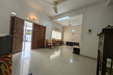 Freehold 2 storey terrace house Lorong Bandar Hilir, City 