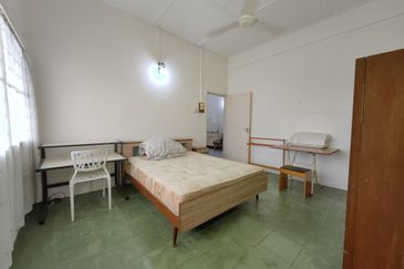 Freehold 2 storey terrace house Lorong Bandar Hilir, City 