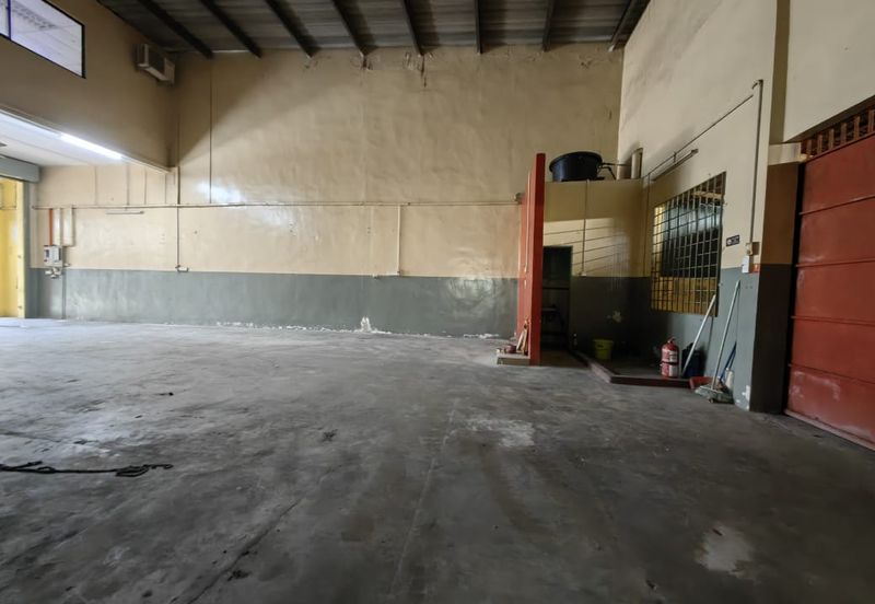 1 1/2 storey semi d factory Taman Perindustrian Merdeka, Batu Berendam