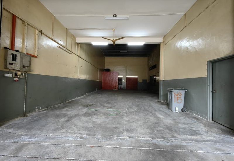 1 1/2 storey semi d factory Taman Perindustrian Merdeka, Batu Berendam