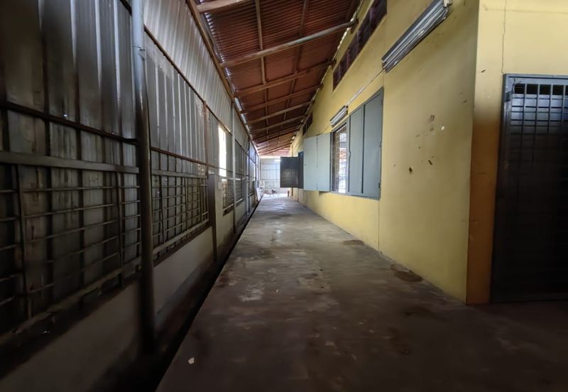 1 1/2 storey semi d factory Taman Perindustrian Merdeka, Batu Berendam