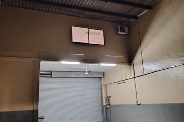 1 1/2 storey semi d factory Taman Perindustrian Merdeka, Batu Berendam