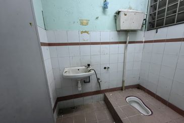 1 1/2 storey semi d factory Taman Perindustrian Merdeka, Batu Berendam