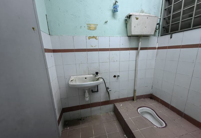 1 1/2 storey semi d factory Taman Perindustrian Merdeka, Batu Berendam