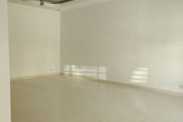 2.5 Storey Terrace House For Rent @ Taman Prima Tropika, Seri Kembangan
