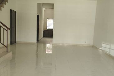 2.5 Storey Terrace House For Rent @ Taman Prima Tropika, Seri Kembangan