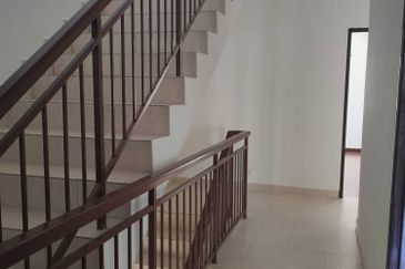 2.5 Storey Terrace House For Rent @ Taman Prima Tropika, Seri Kembangan