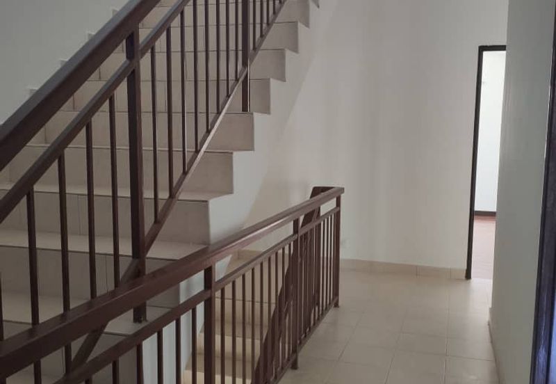 2.5 Storey Terrace House For Rent @ Taman Prima Tropika, Seri Kembangan