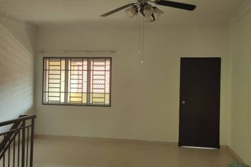 2.5 Storey Terrace House For Rent @ Taman Prima Tropika, Seri Kembangan